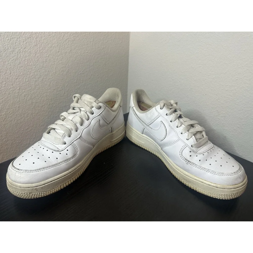 Nike Air Force 1‎ low '07 White SneakersShoes Womens Size 7 ( Men's Size 5.5 )